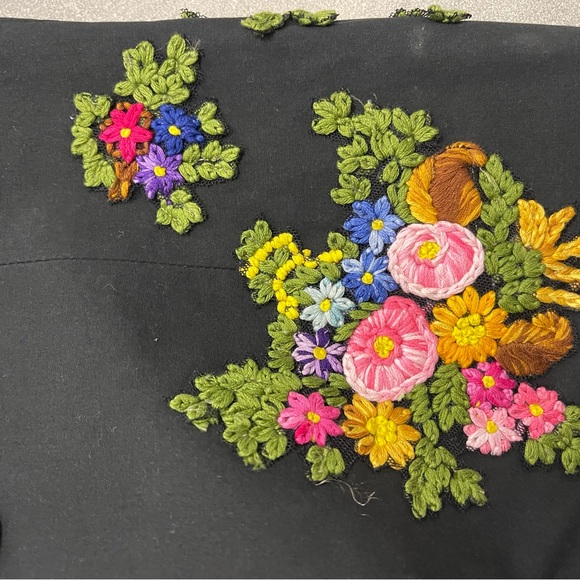 Vintage Moschino made in Italy cheap and chic floral embroidered blazer - Picture 4 of 10